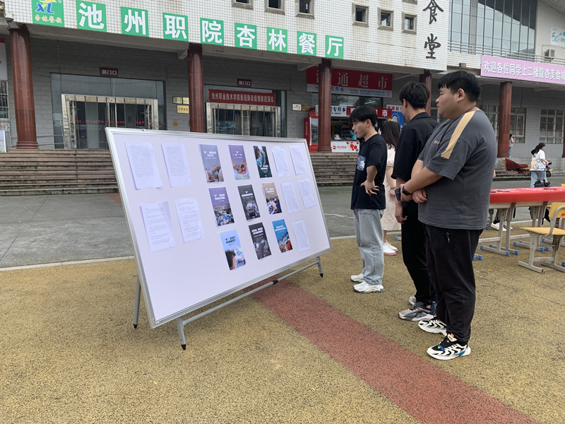 展板.jpg