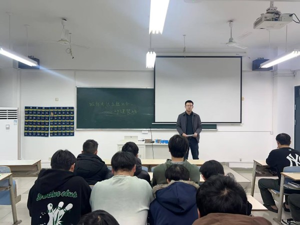 胡俊.jpg